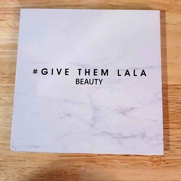 Give them Lala Beauty Palette - Picture 4 of 7